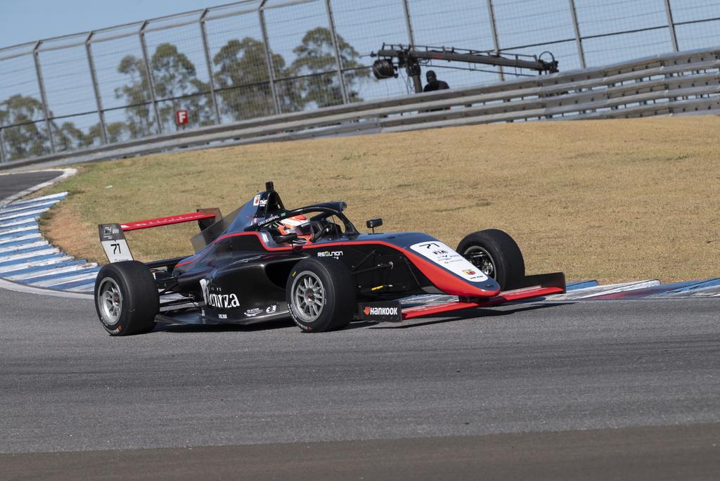 Fórmula 4 Brasil Ciro Sobral sobe ao pódio na terceira etapa da Fórmula 4 Brasil 2025