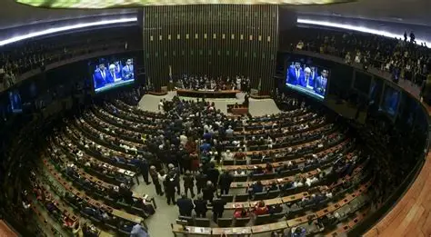 Reação do governo ao veto do congresso sobre IOF gera críticas da oposição