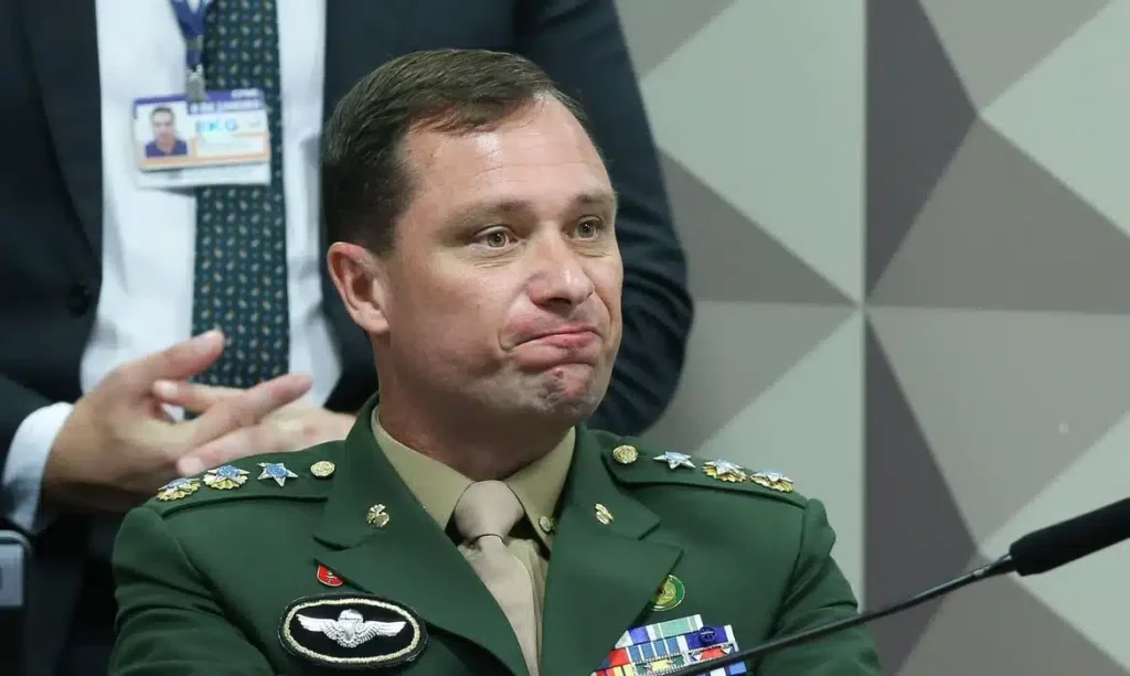 Mauro Cid diz que Bolsonaro leu e alterou minuta de golpe
