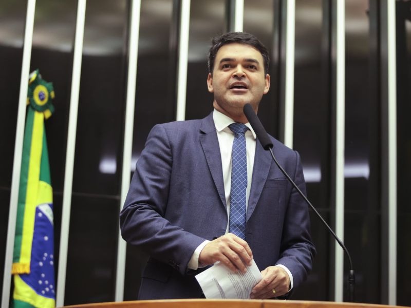 Projeto de Lei Deputado maranhense apresenta projeto que proíbe reajuste de planos de saúde para pacientes com doenças graves e idosos